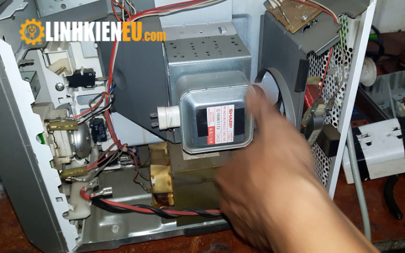 sửa lò vi sóng không quay đĩa